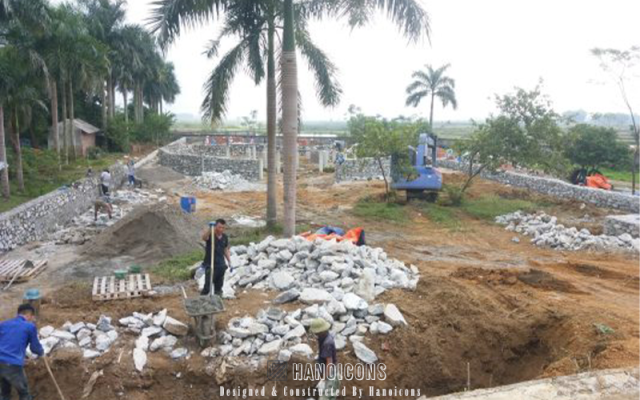 Kỹ sư Hanoicons giám sát công tác thi công tại công trường Nana House Villa.
