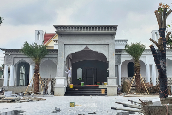 Hình ảnh thực tế biệt thự Indo-Islamic Hải Dương giai đoạn hoàn thiện sơn bả.