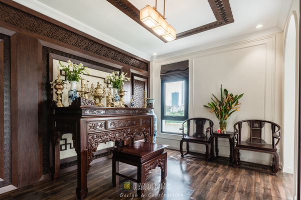 Thực tế thi công phòng thờ gỗ tự nhiên trang nghiêm trong biệt thự 4 tầng của chú Tuấn.