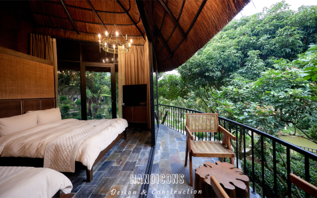Thiết kế bungalow không gian mở với ban công rộng view rừng tại khu nghỉ dưỡng Punna Ecolodge.