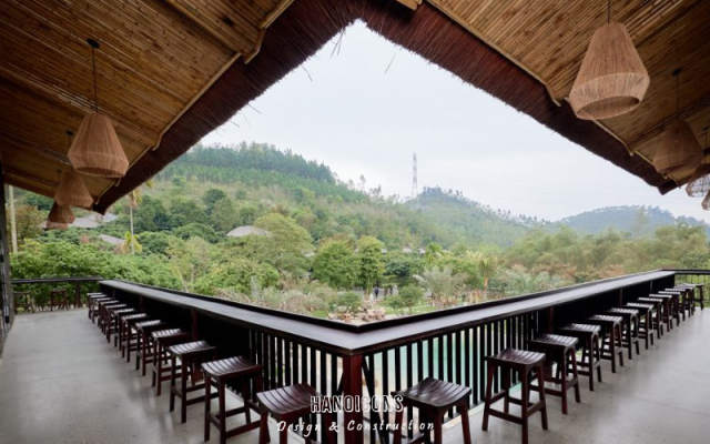 Quầy bar không gian mở view đồi núi thoáng đãng tại dự án thiết kế thi công cảnh quan Vĩnh Phúc.