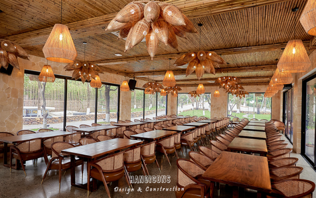 Không gian nhà hàng nội thất tre trúc sang trọng tại khu nghỉ dưỡng sinh thái.