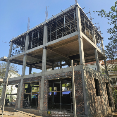 Thi công xây thô tường gạch và kết cấu dầm sàn bê tông cốt thép dự án xây nhà trọn gói lô C105 Mê Linh.