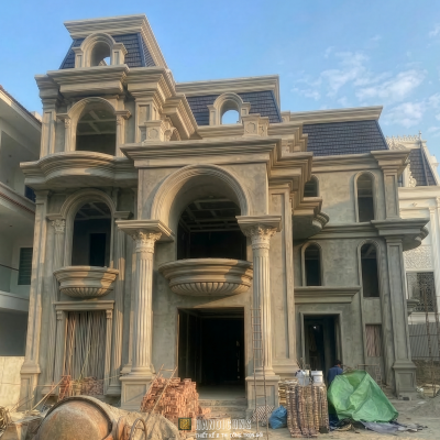 Hình ảnh thực tế thi công phần thô mặt tiền biệt thự Tân Cổ Điển tại Vĩnh Phúc do nhà thầu uy tín Hanoicons thực hiện.