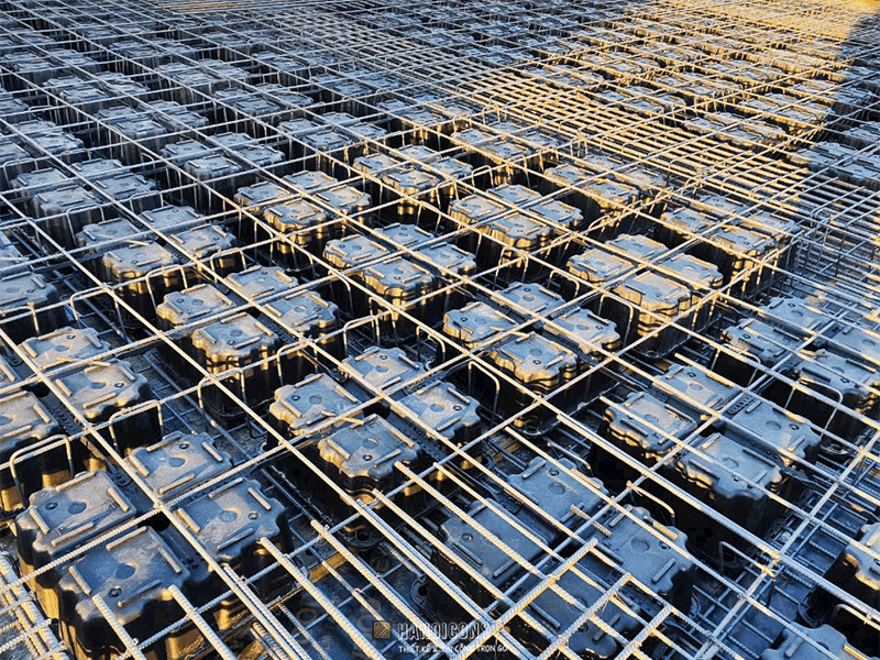 Kỹ thuật lắp đặt hộp U-boot thi công sàn phẳng vượt nhịp lõi rỗng, tối ưu không gian nhà dân dụng.