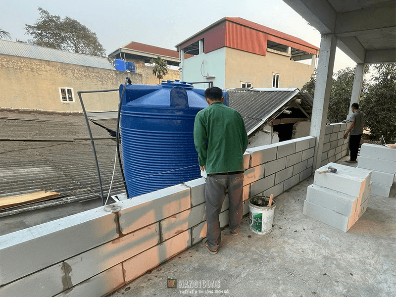 Thi công tường bao che bằng gạch bê tông khí chưng áp AAC cách nhiệt cách âm cho nhà ở dân dụng.